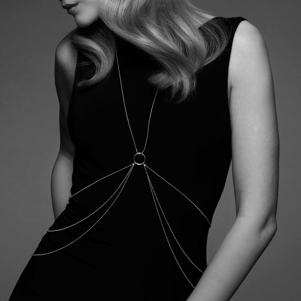 Gold body chain, a magnifique piece of body jewellery from bijoux indiscrets.