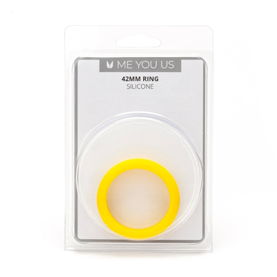 Close-up of a smooth, silicone ring in a 42mm size, ideal as a love ring.