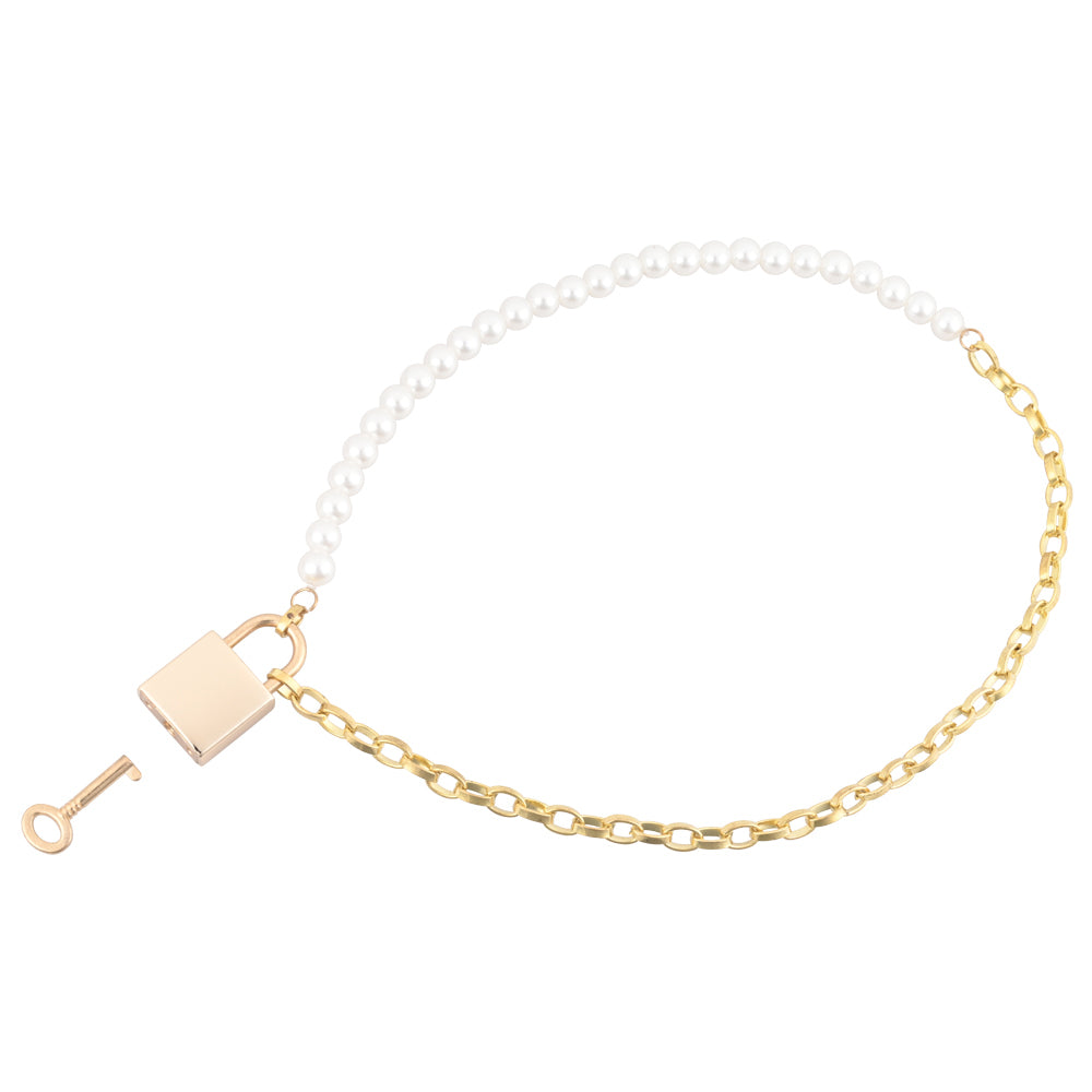 Sportsheets pearl day collar, a fetching accessory with a delicate and mischievous vibe.