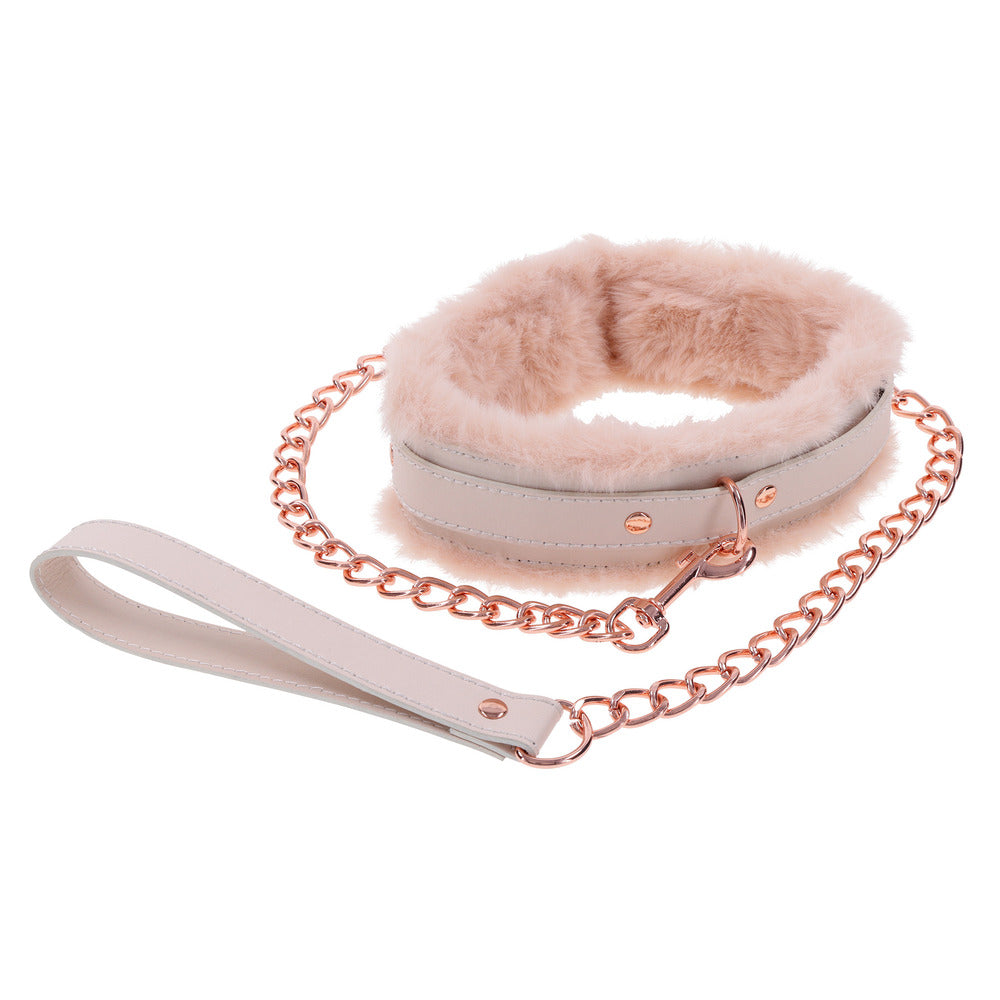 Sportsheets sex and mischief collar and leash set in black faux fur