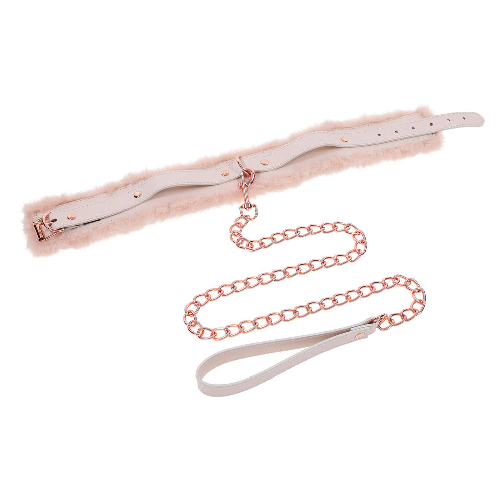 Sportsheets sex and mischief fur collar and leash set, perfect for playful nights in.