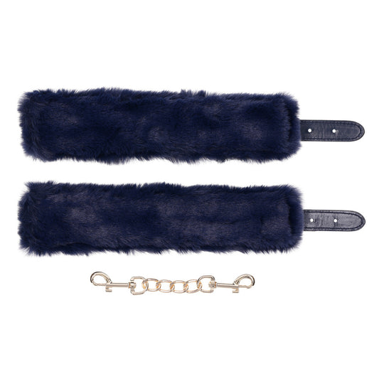 Cougar faux fur handcuffs from Sportsheets, a playful accessory for exciting nights in.