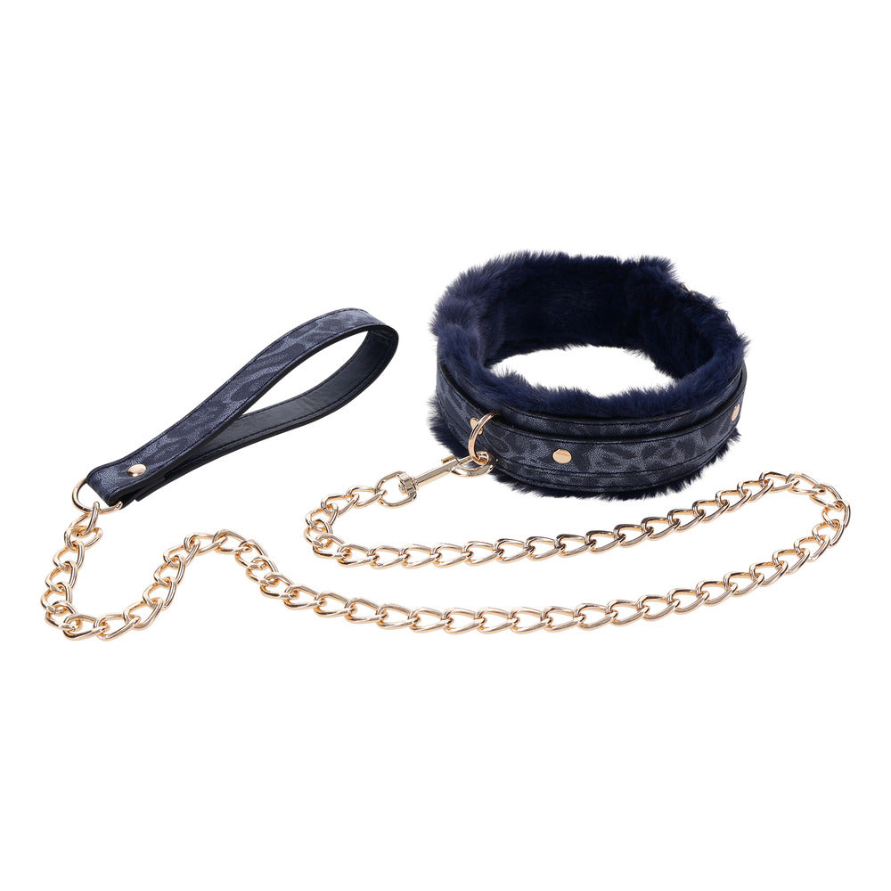 Sportsheets cougar fur collar and lead set, a stylish accessory for playful activities.