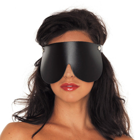Rimba leather blindfold in black. A smooth, high-quality sleep mask crafted for comfort and darkness.