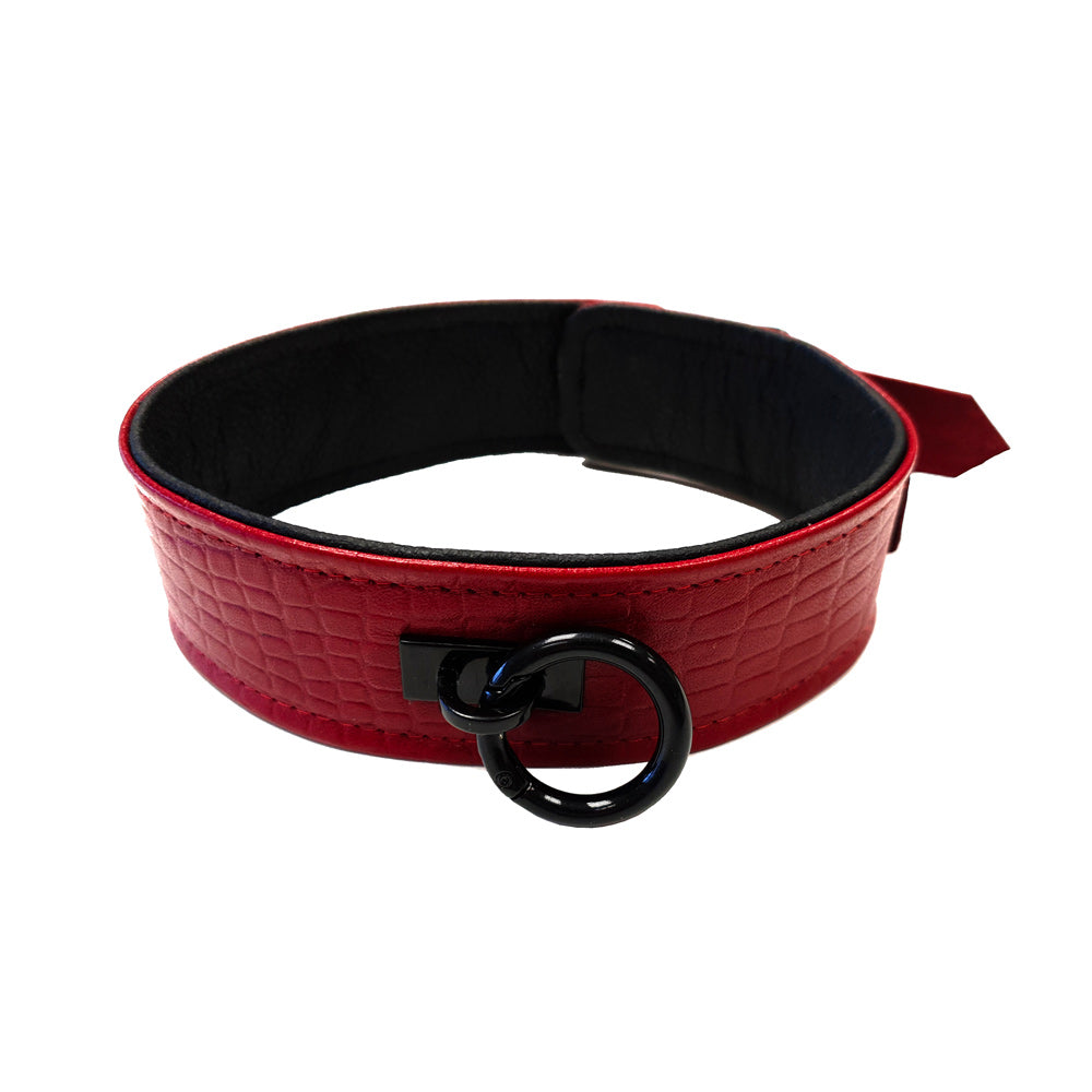 Rouge Garments collar in black and burgundy croc-print leather for a stylish look.