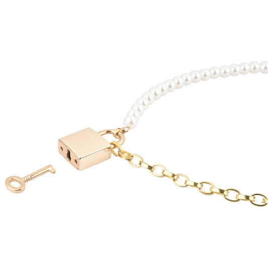 Sportsheets pearl day collar with delicate beads for playful evenings and daring adventures.